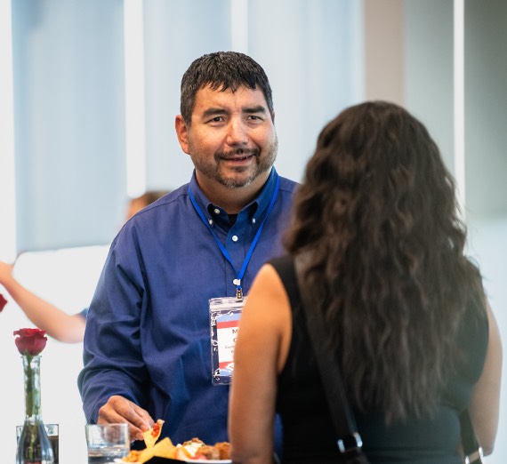 sculptures d'Amérindiens et de jésuites